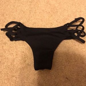 San Lorenzo Black Strappy Bottom